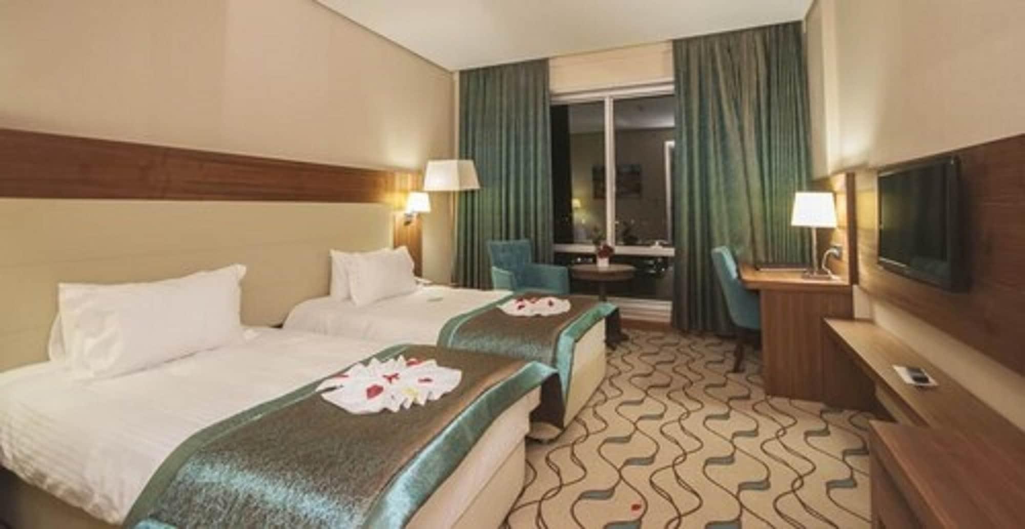 Margi Hotel Эдирне Экстерьер фото A room at the hotel
