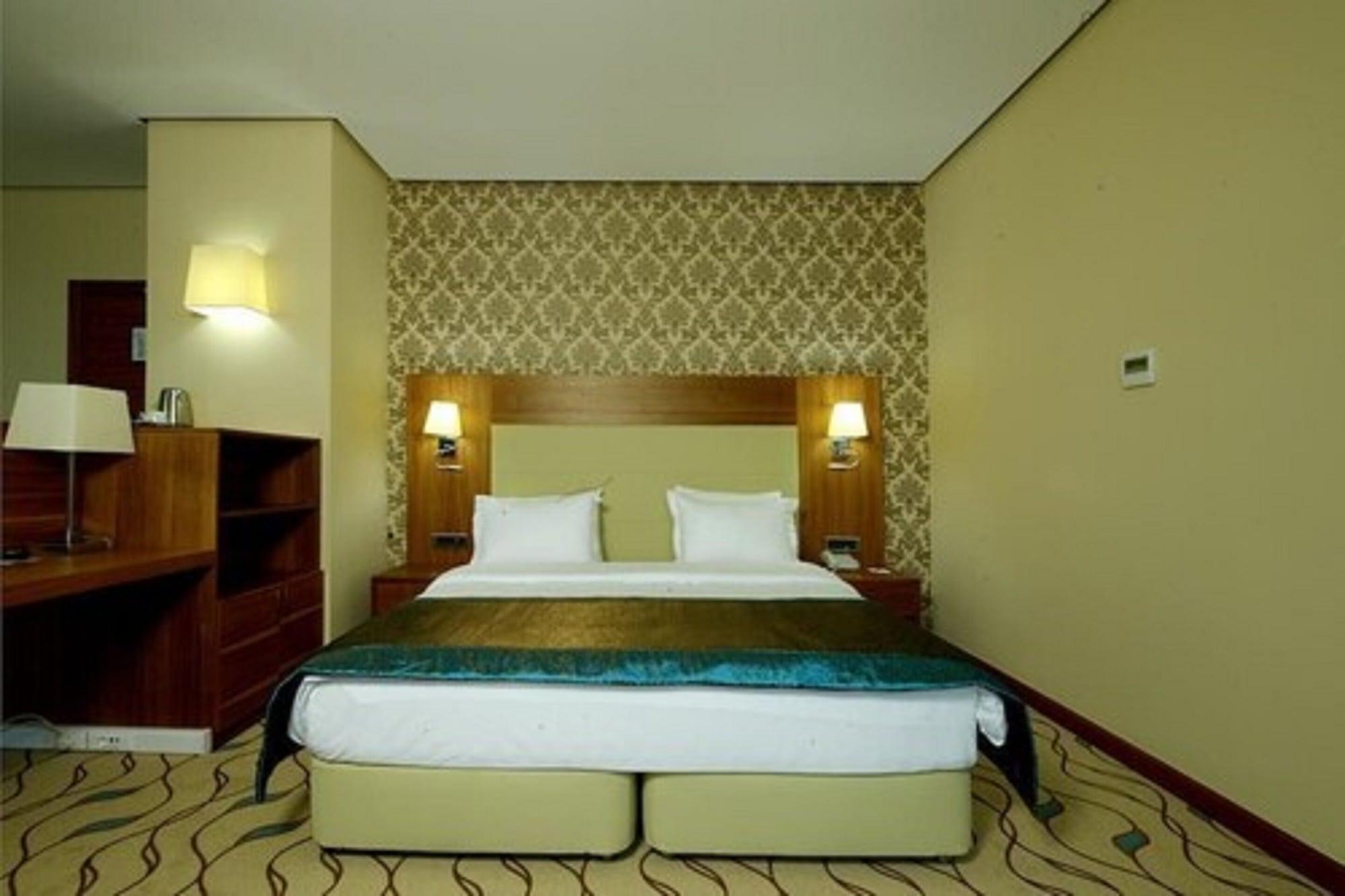 Margi Hotel Эдирне Экстерьер фото A room at the hotel